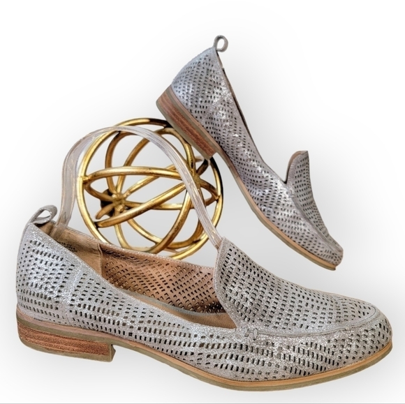 Crown Vintage Silver Metallic Loafers Flats Perforated Size 6 - Picture 17 of 17